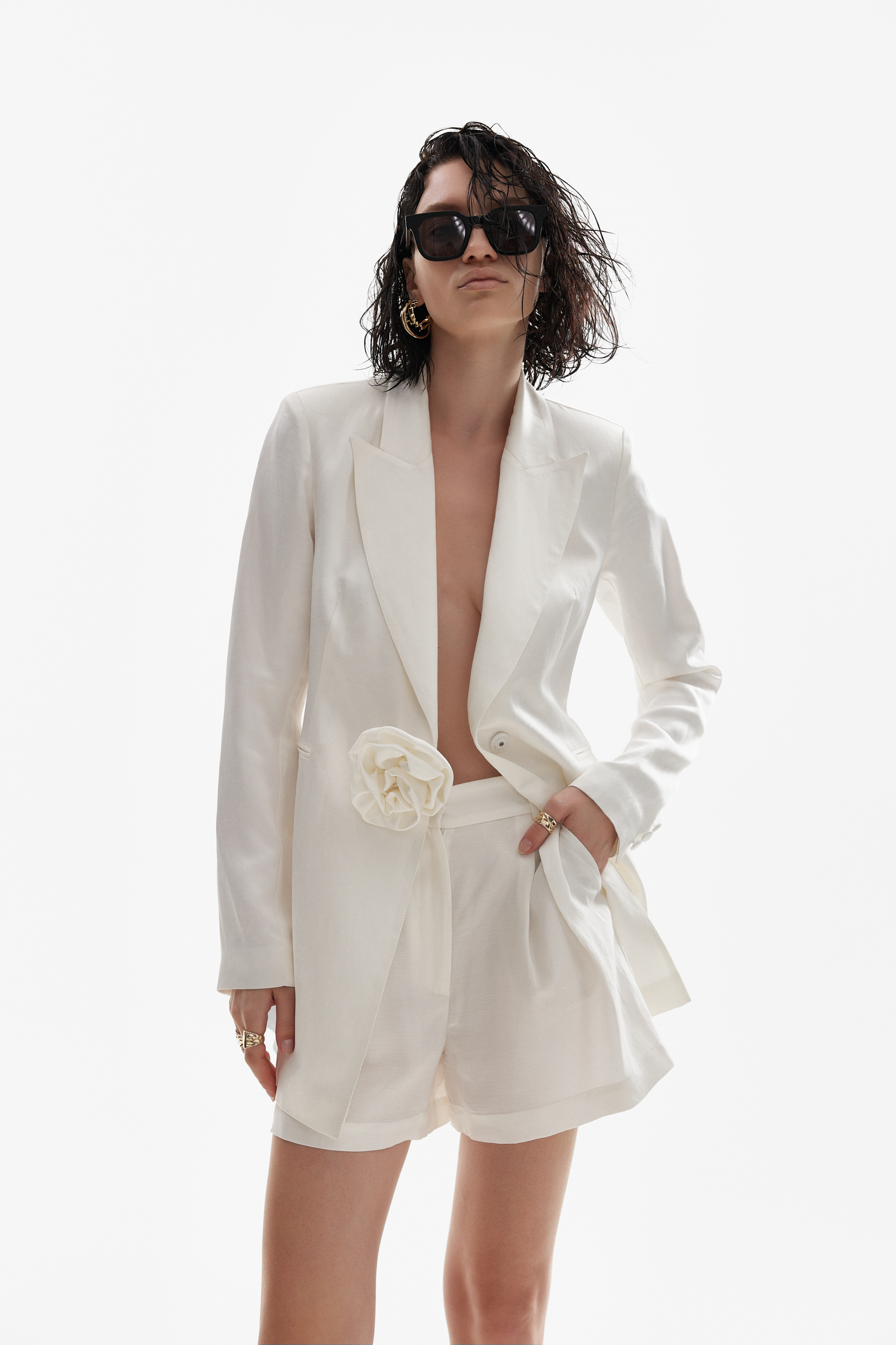 Rosette appliqué blazer in white linen - limited edition